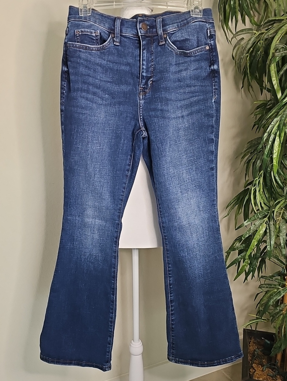 a.n.a. High Rise Flare Women's Jeans 6P